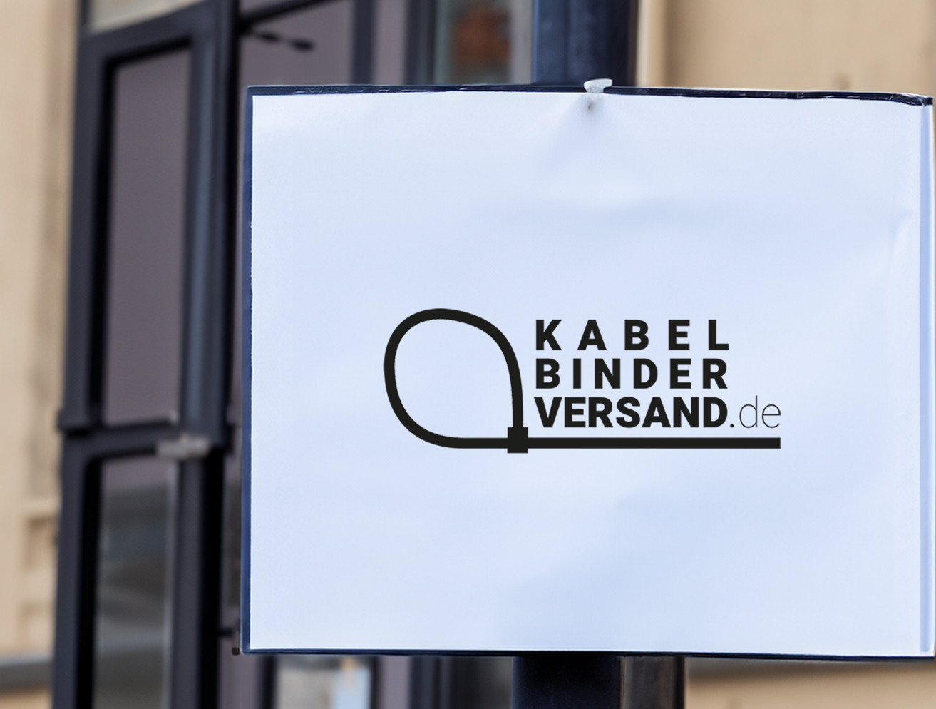 Kabelbinderlogo auf einem weißen Plakat.